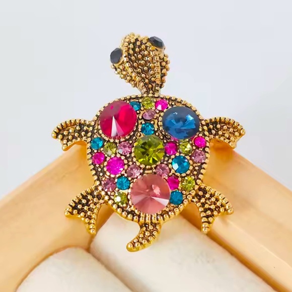Betsey Johnson Pink Crystal Turtle Brooch - Picture 1 of 4